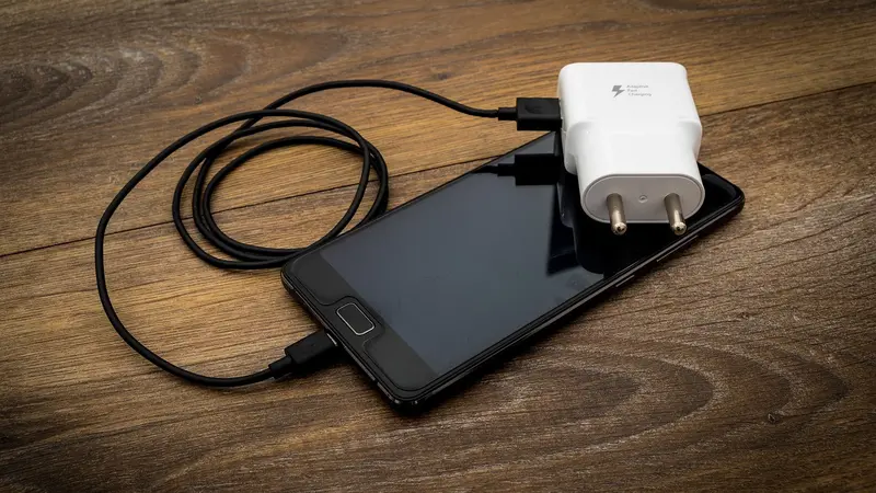 Charger Cepat Tapi HP Jadi Panas? Ini 6 Solusi Ampuh Tahun 2025!